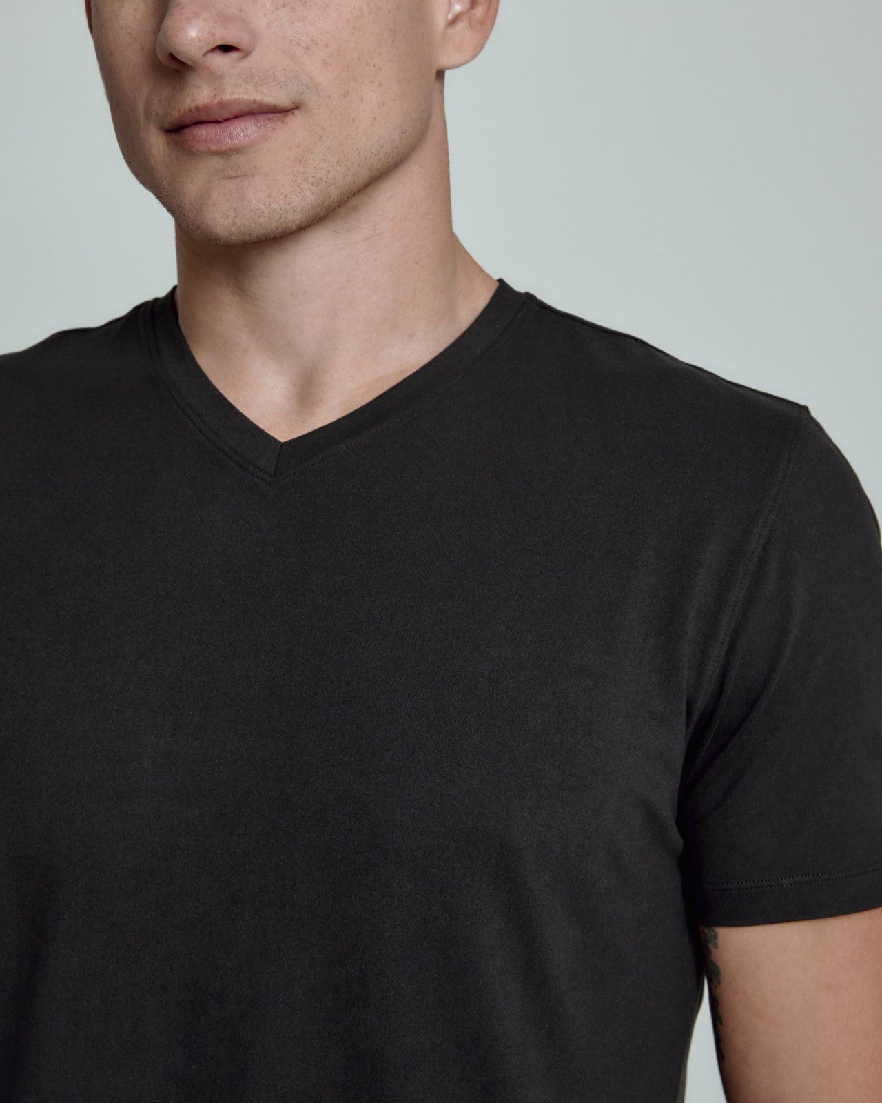 7Diamonds Core V-Neck Tee