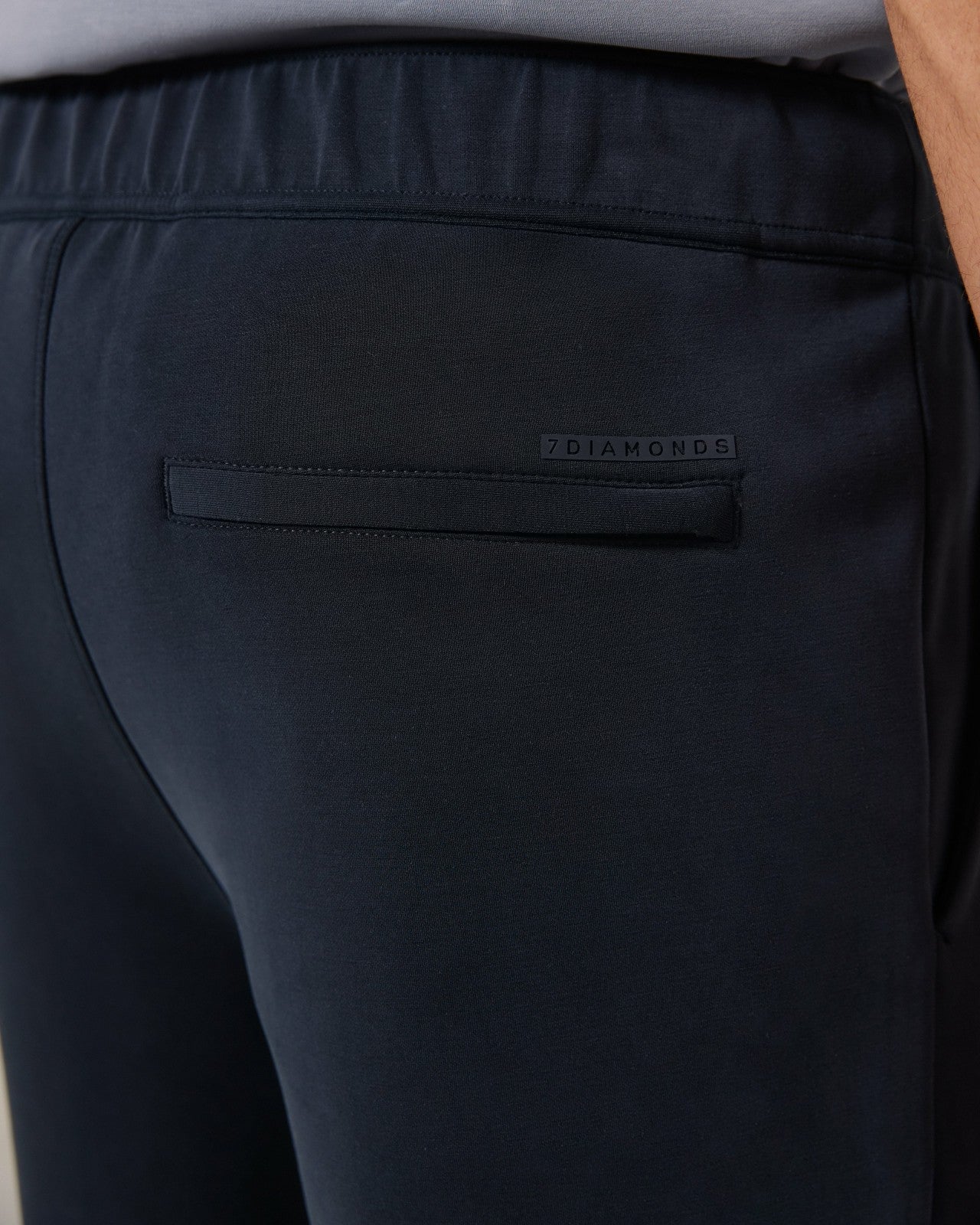7Diamonds REV™ Classic 8" Short