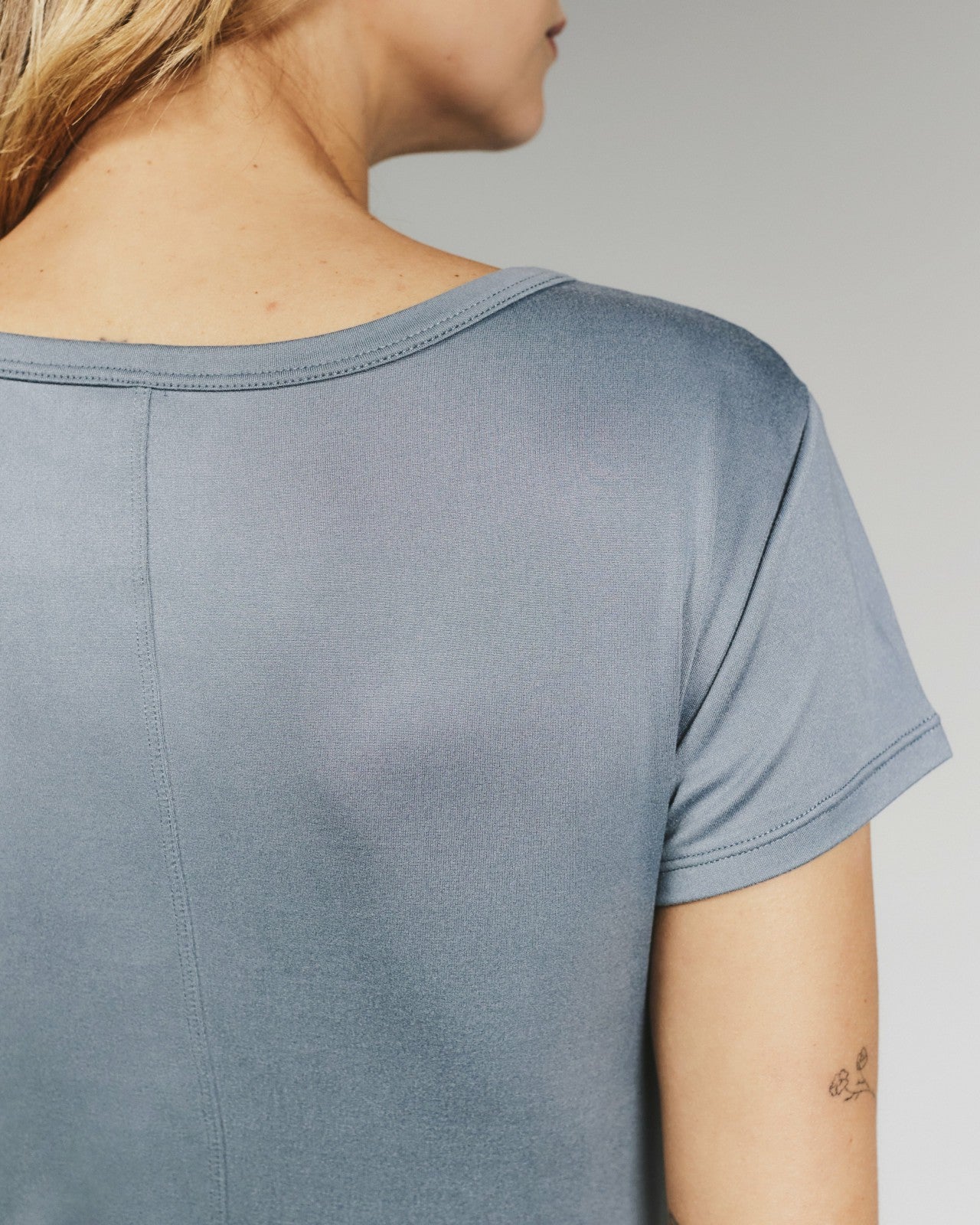 7Diamonds Core™ V-Neck Tee