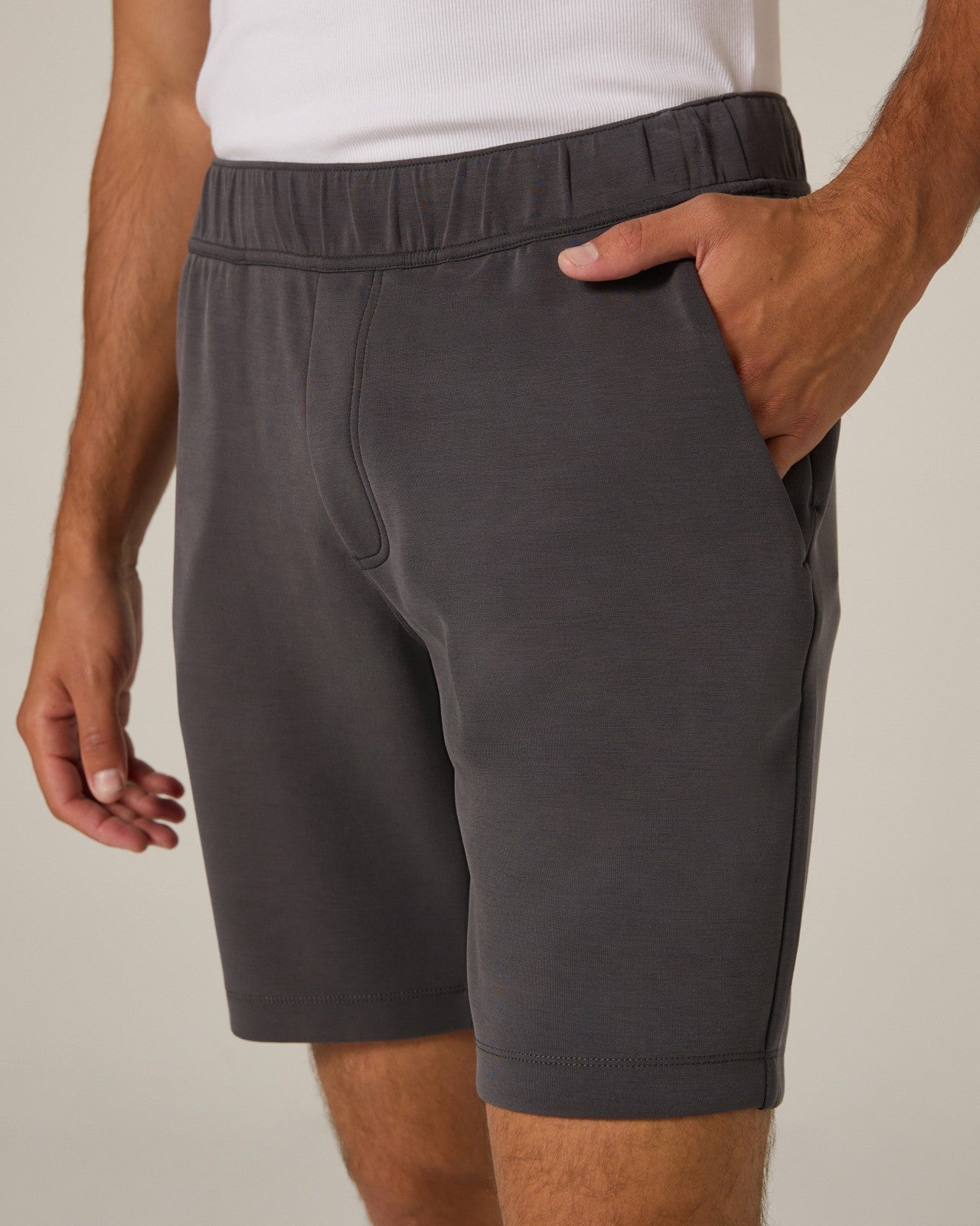 7Diamonds REV™ Classic 8" Short