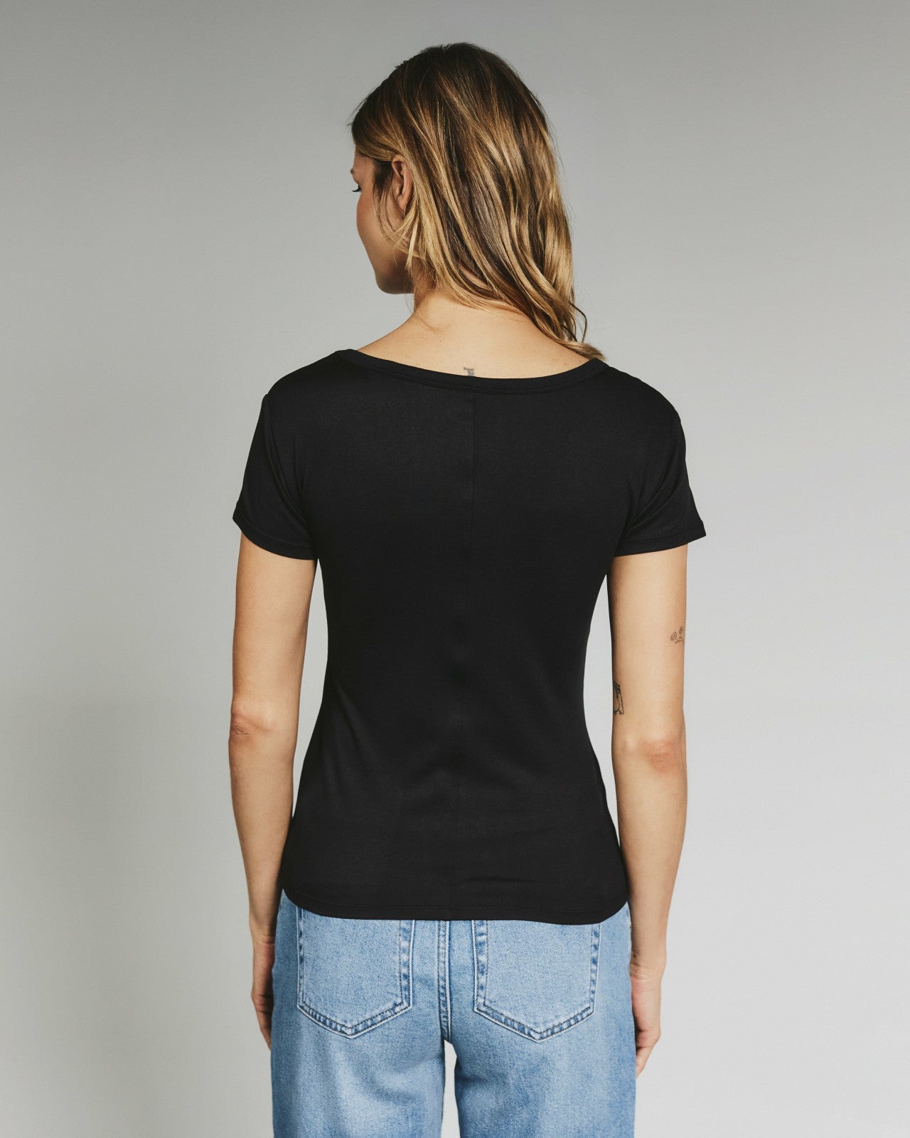 7Diamonds Core™ V-Neck Tee