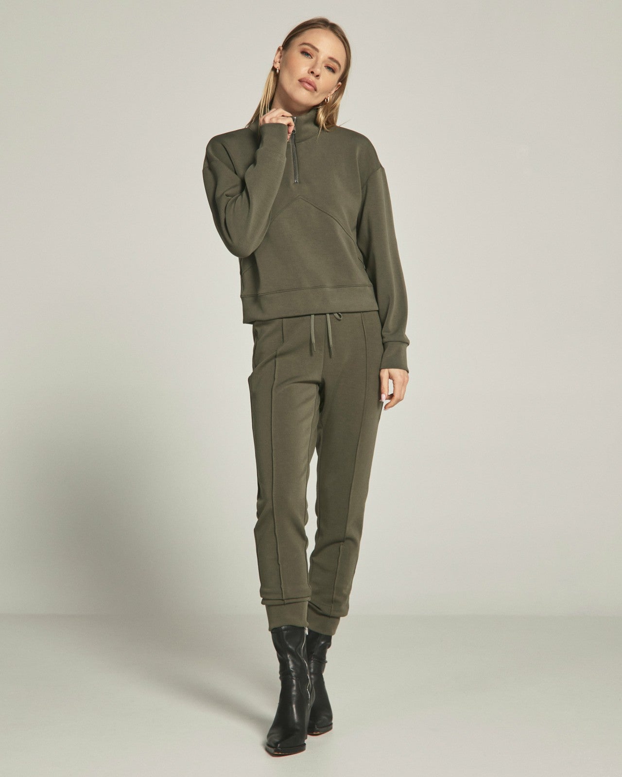 7Diamonds REV™ Crop Quarter-Zip Pullover