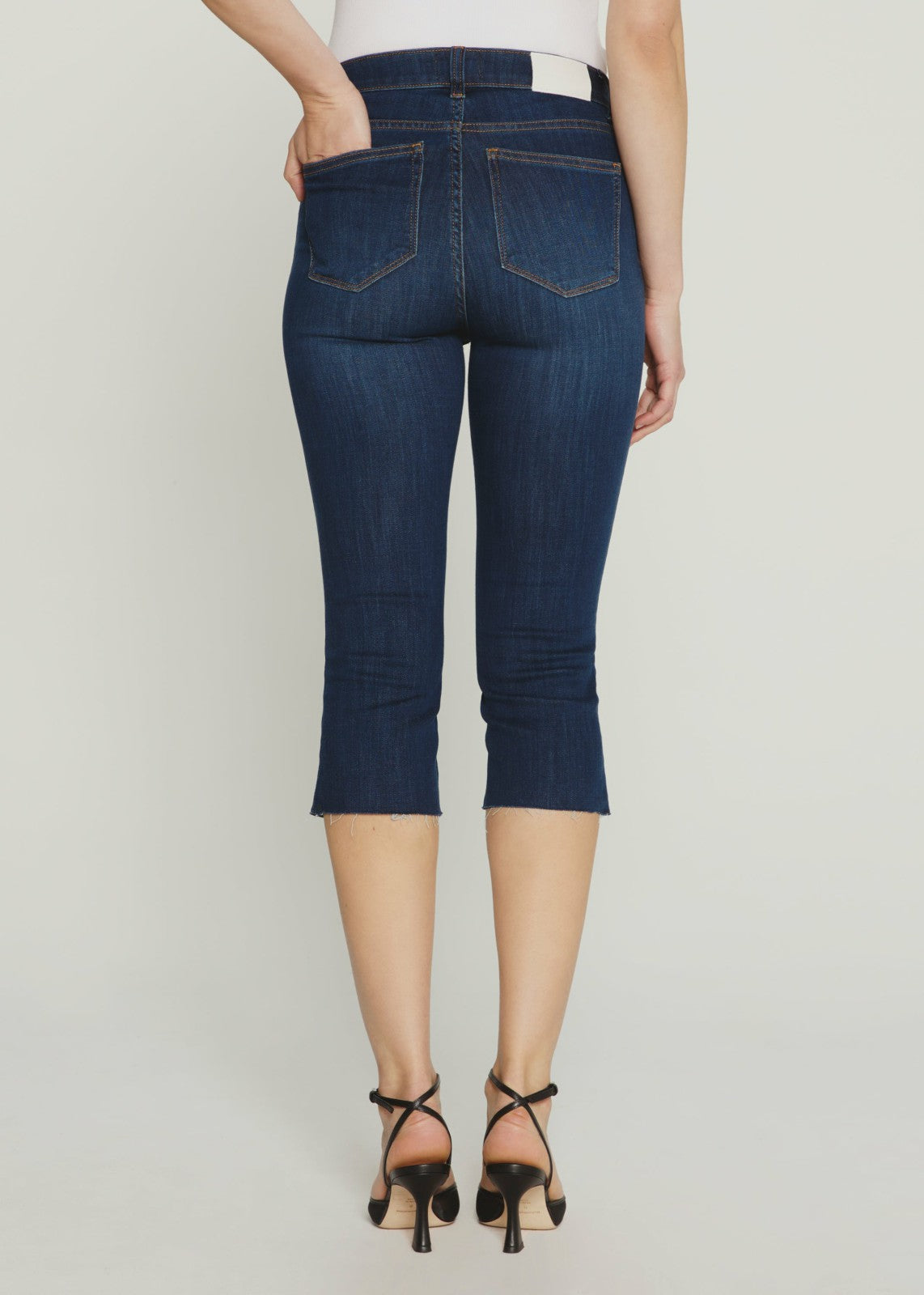 7Diamonds Coco Mid-Rise Capri