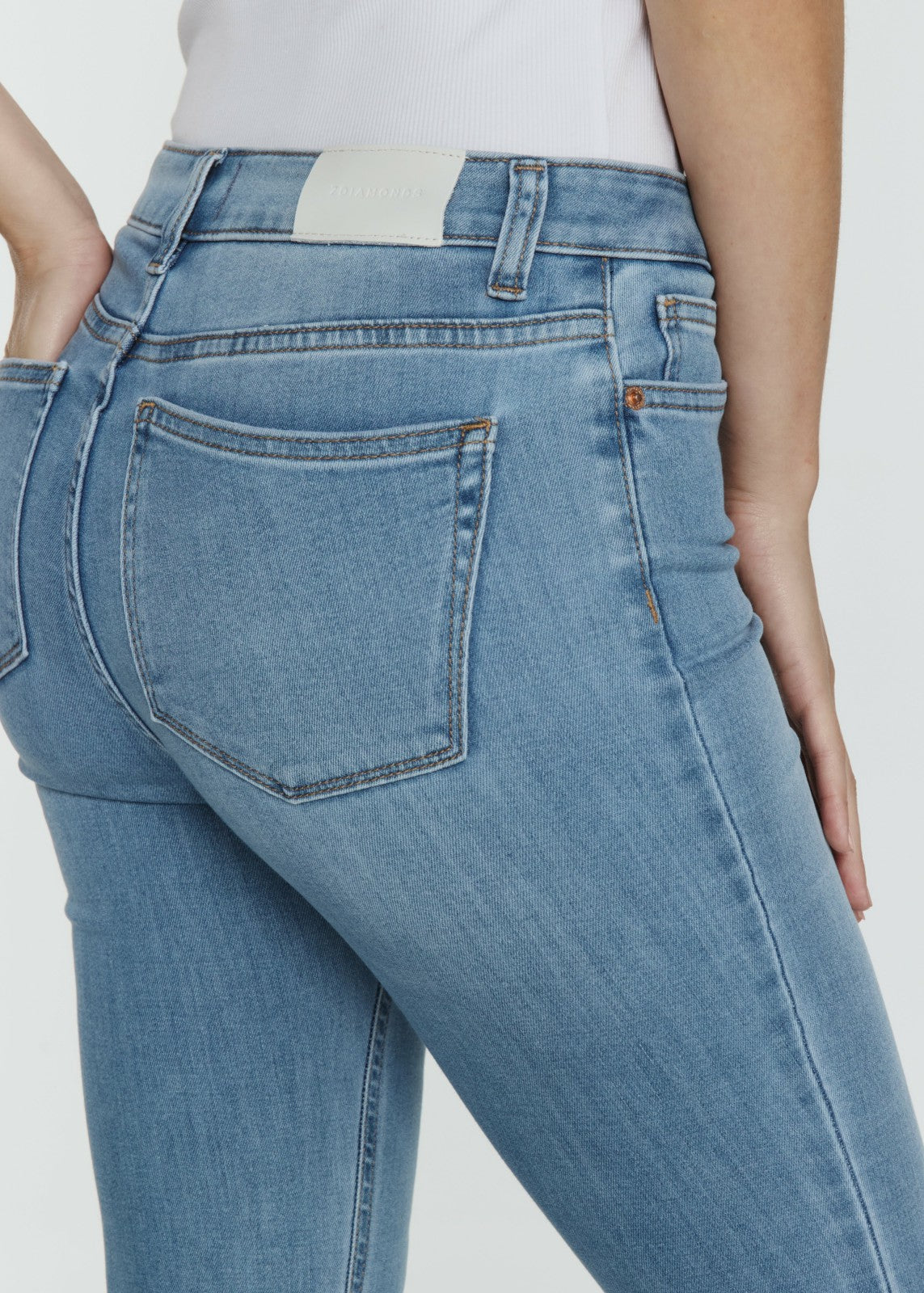 7Diamonds Coco Mid-Rise Capri