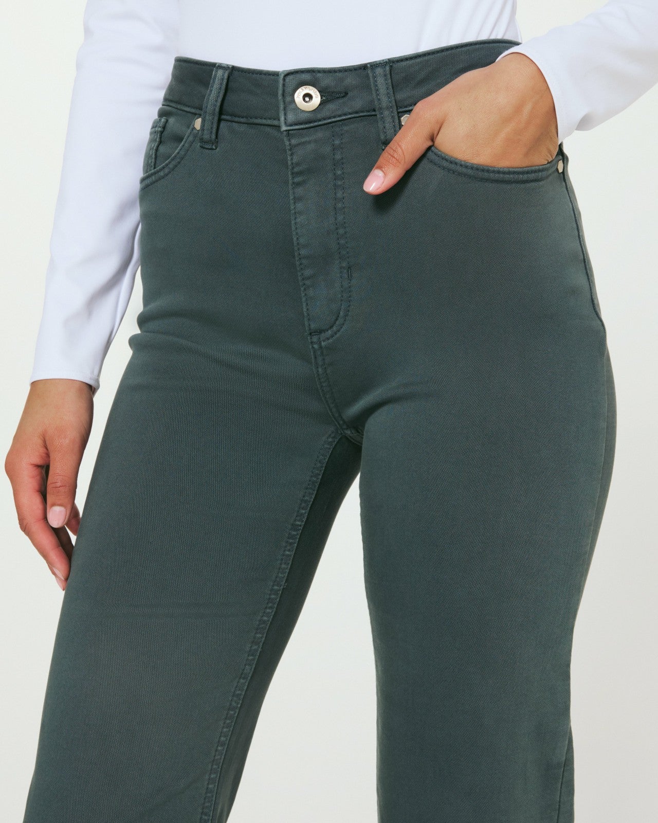 7Diamonds Generation™ Kick Flare Pant