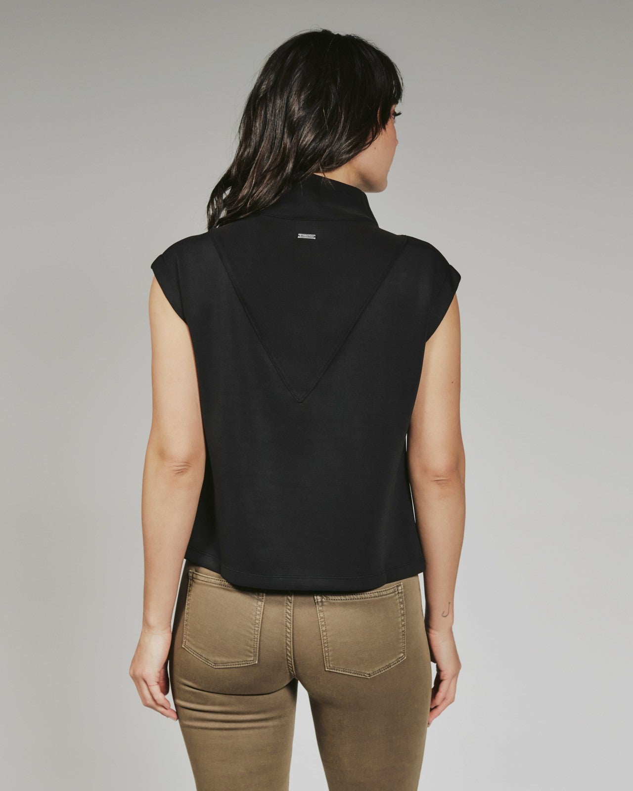 7Diamonds REV™ Sleeveless Pullover